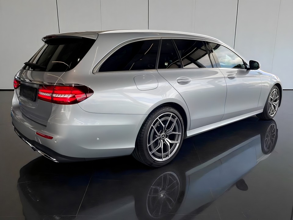 Mercedes-Benz E 200 AMG (3)