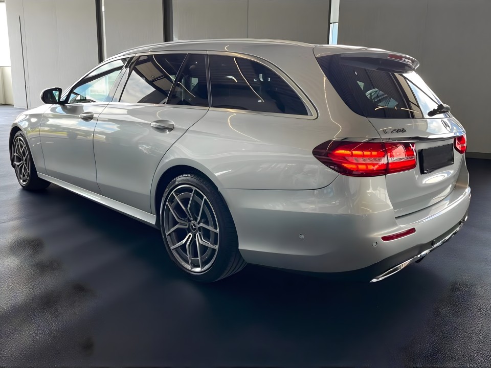 Mercedes-Benz E 200 AMG (2)