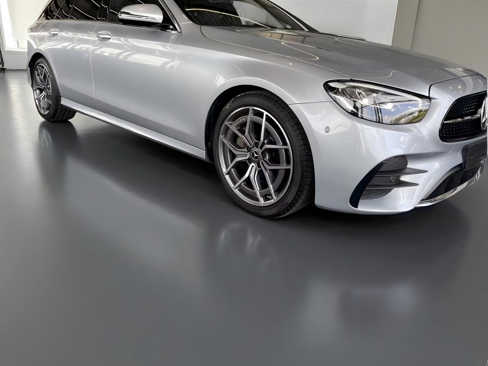 Mercedes-Benz E 200 AMG (4)