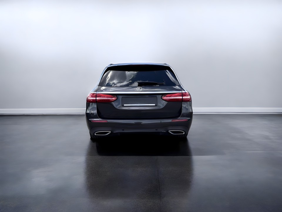 Mercedes-Benz E 200 AMG (4)