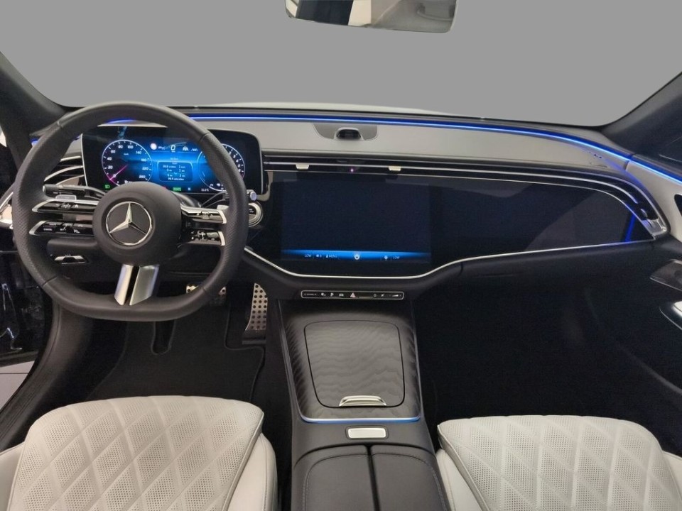Mercedes-Benz E 300e 4MATIC AMG - foto 13