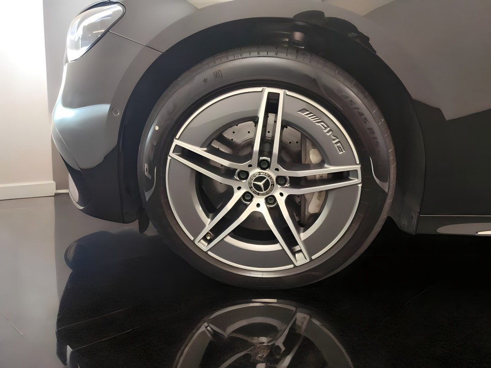 Mercedes-Benz E 300e 4MATIC AMG - foto 19