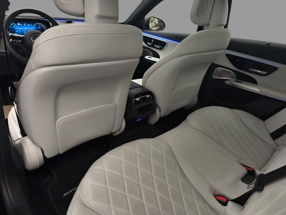 Mercedes-Benz E 300e 4MATIC AMG - foto 10