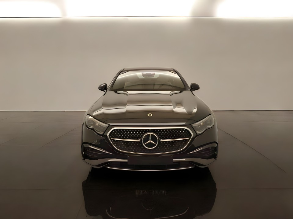 Mercedes-Benz E 300e 4MATIC AMG (2)