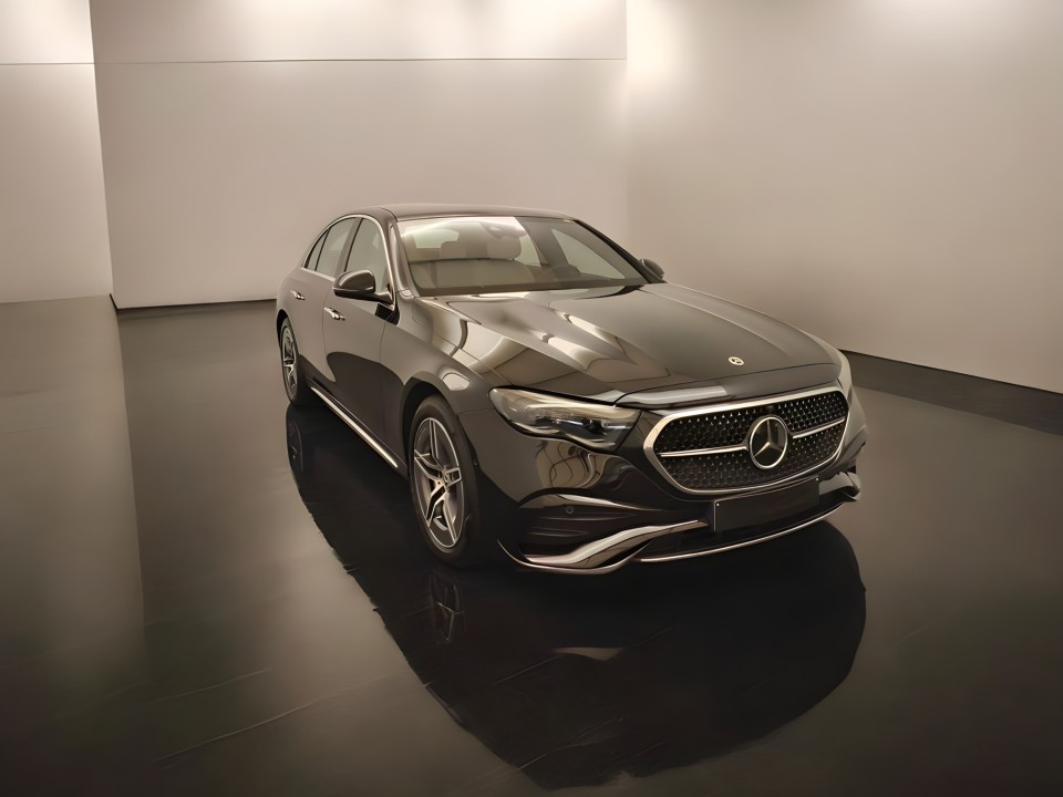 Mercedes-Benz E 300e 4MATIC AMG (3)