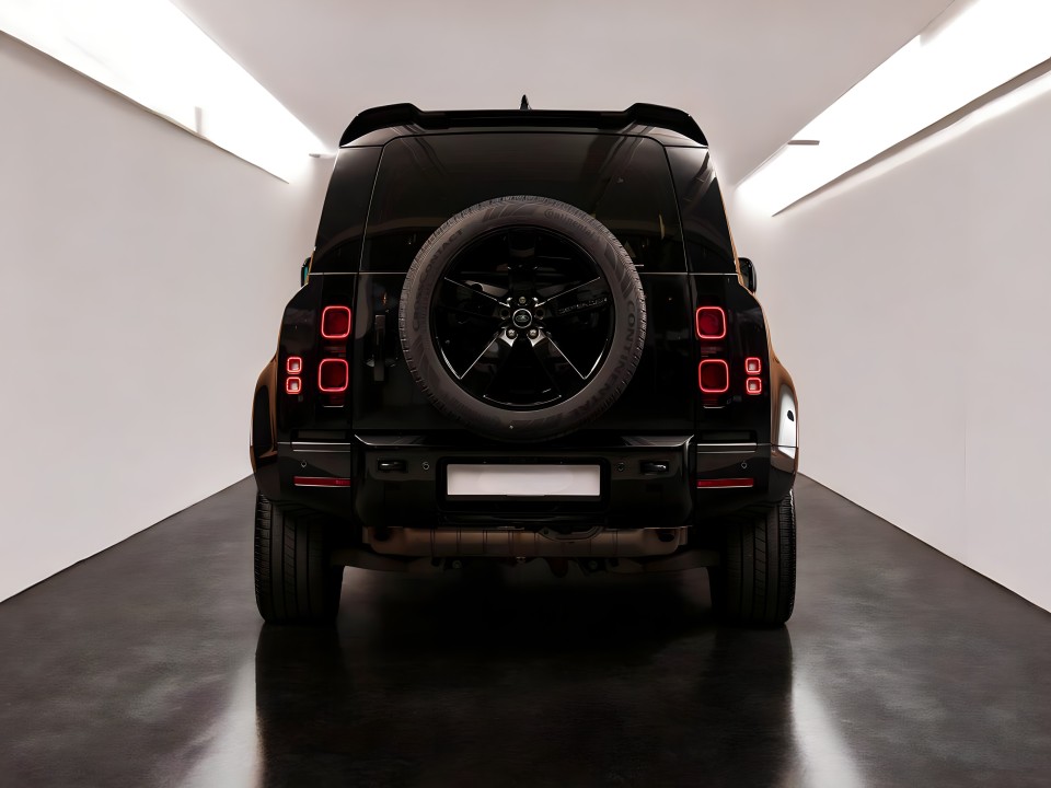 Land Rover Defender 110 X-Dynamic HSE P400e (4)