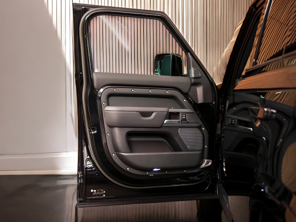 Land Rover Defender 110 X-Dynamic HSE P400e - foto 27