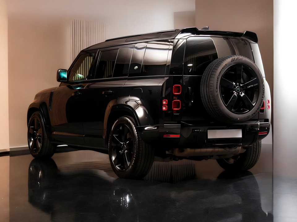 Land Rover Defender 110 X-Dynamic HSE P400e (5)