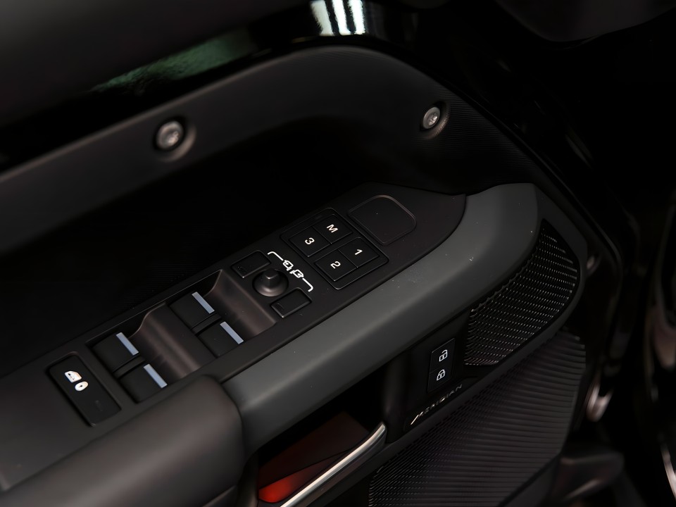 Land Rover Defender 110 X-Dynamic HSE P400e - foto 14