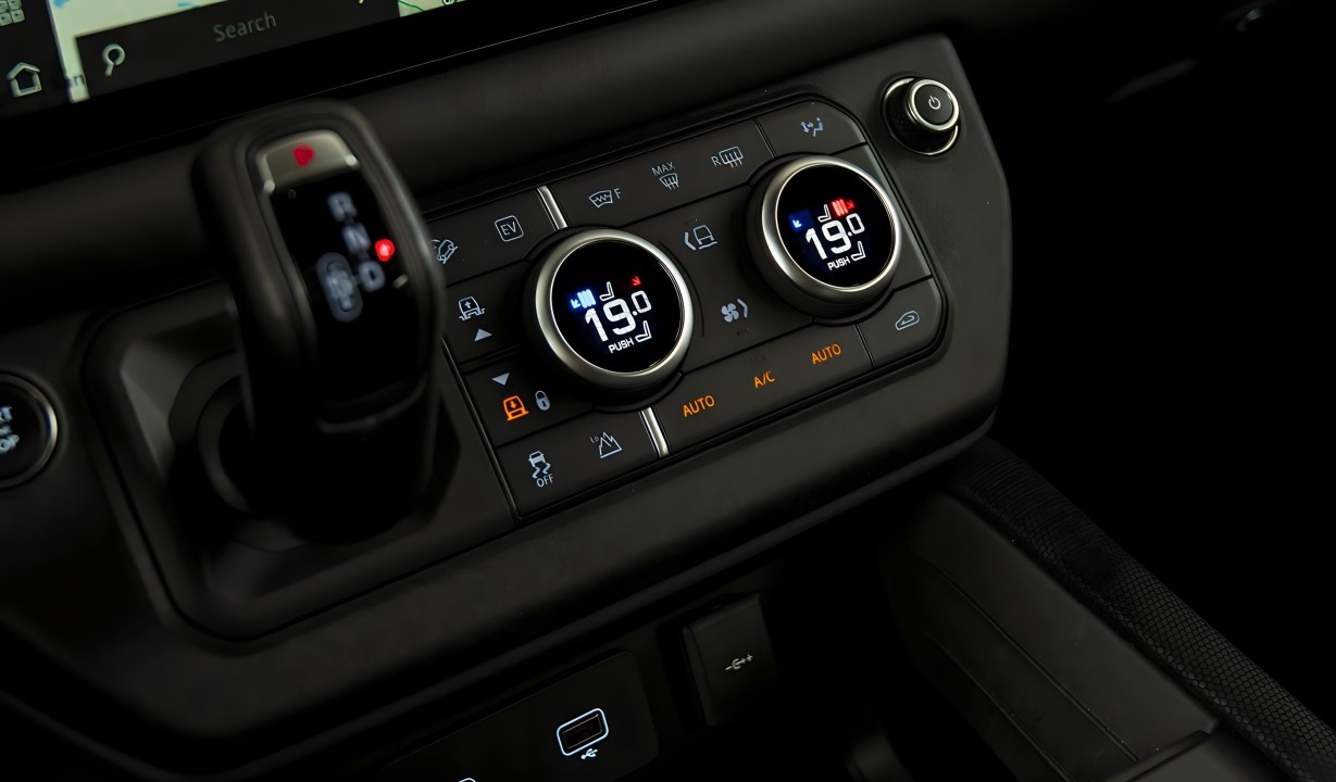 Land Rover Defender 110 X-Dynamic HSE P400e - foto 15