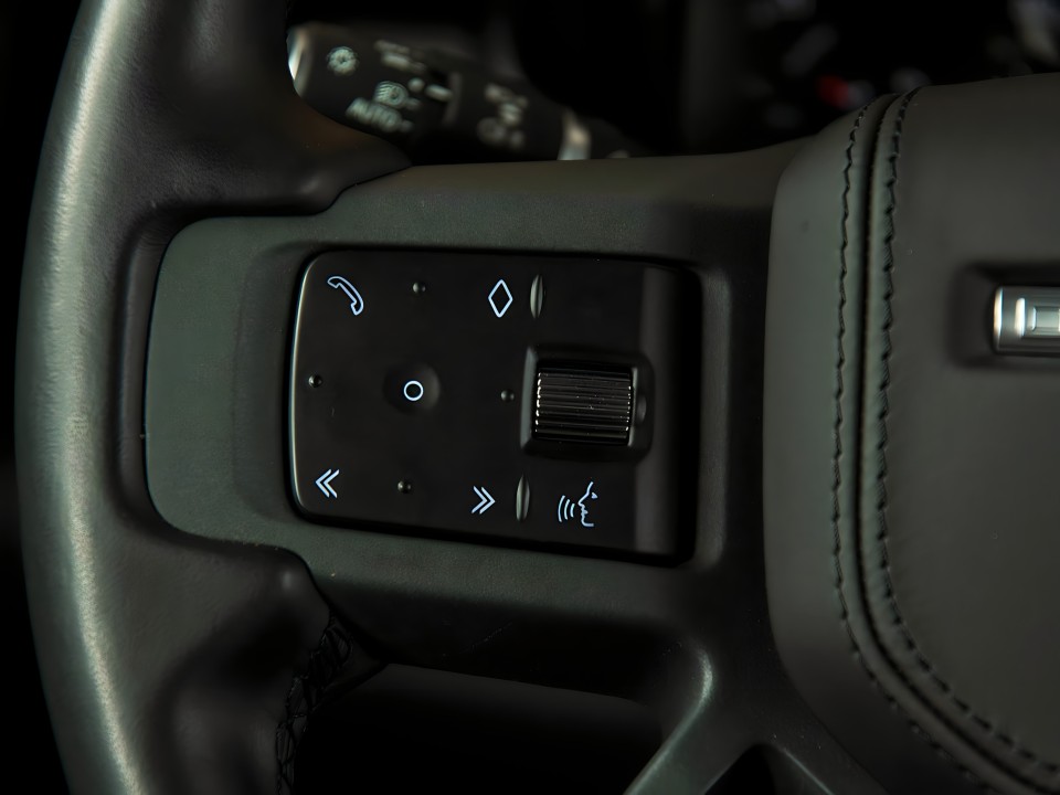 Land Rover Defender 110 X-Dynamic HSE P400e - foto 16