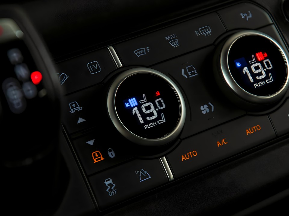 Land Rover Defender 110 X-Dynamic HSE P400e - foto 17