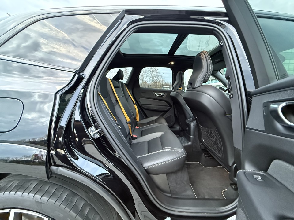 Volvo XC 60 T8 Recharge AWD Polestar Engineered - foto 18