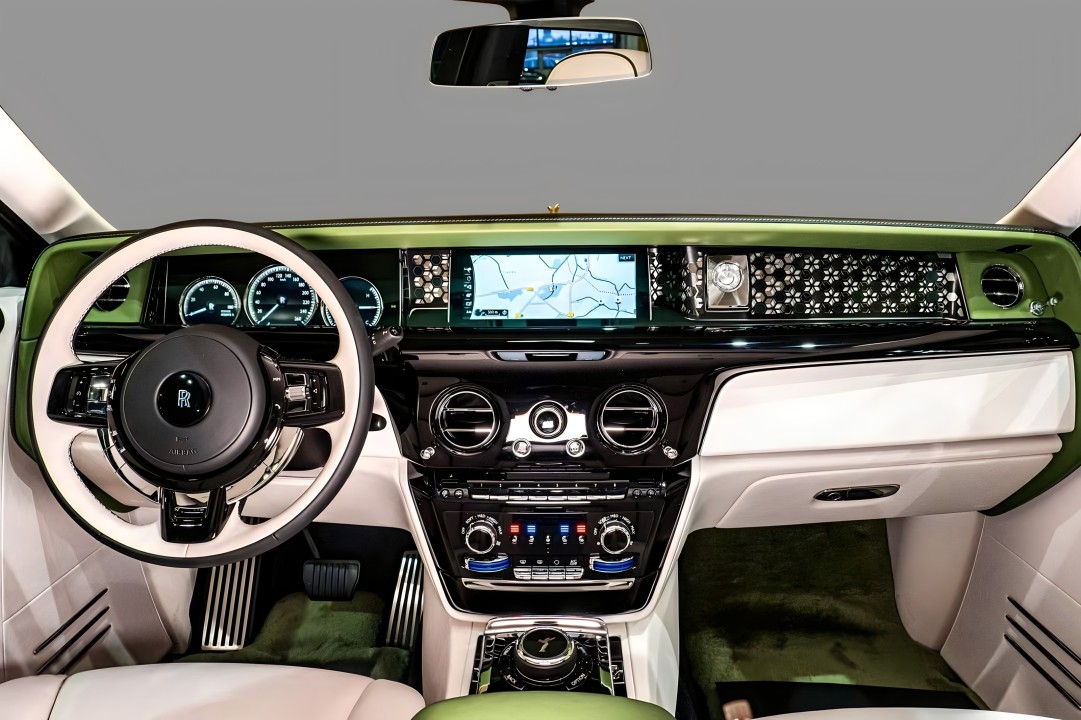 Rolls-Royce Phantom EWB - foto 11