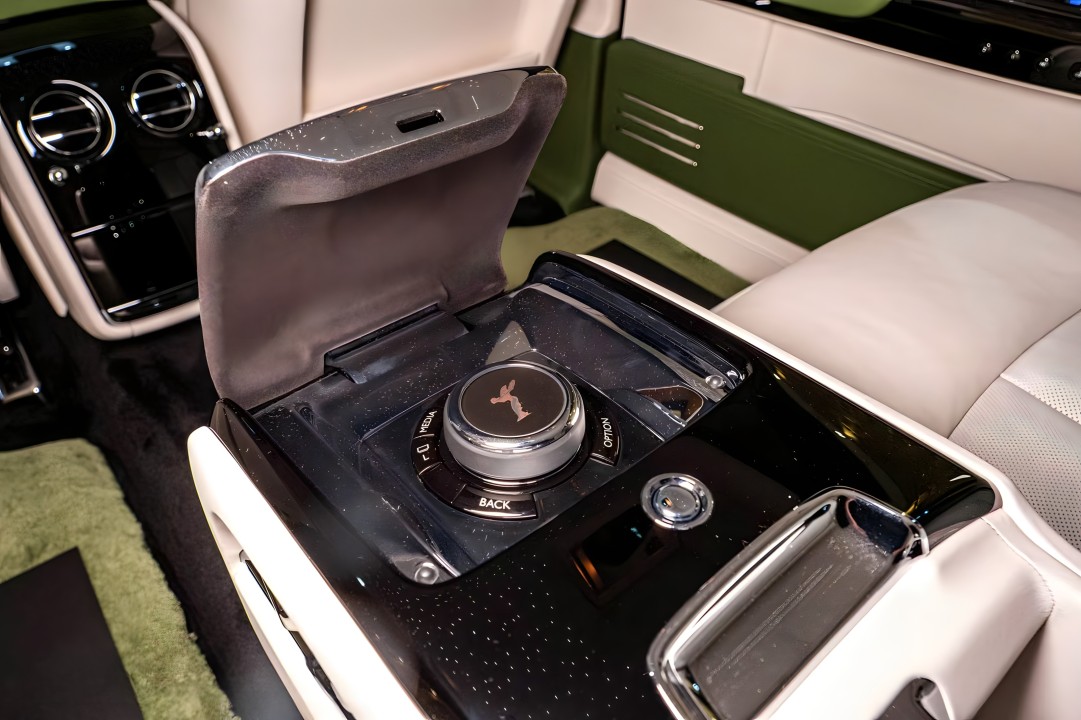 Rolls-Royce Phantom EWB - foto 22