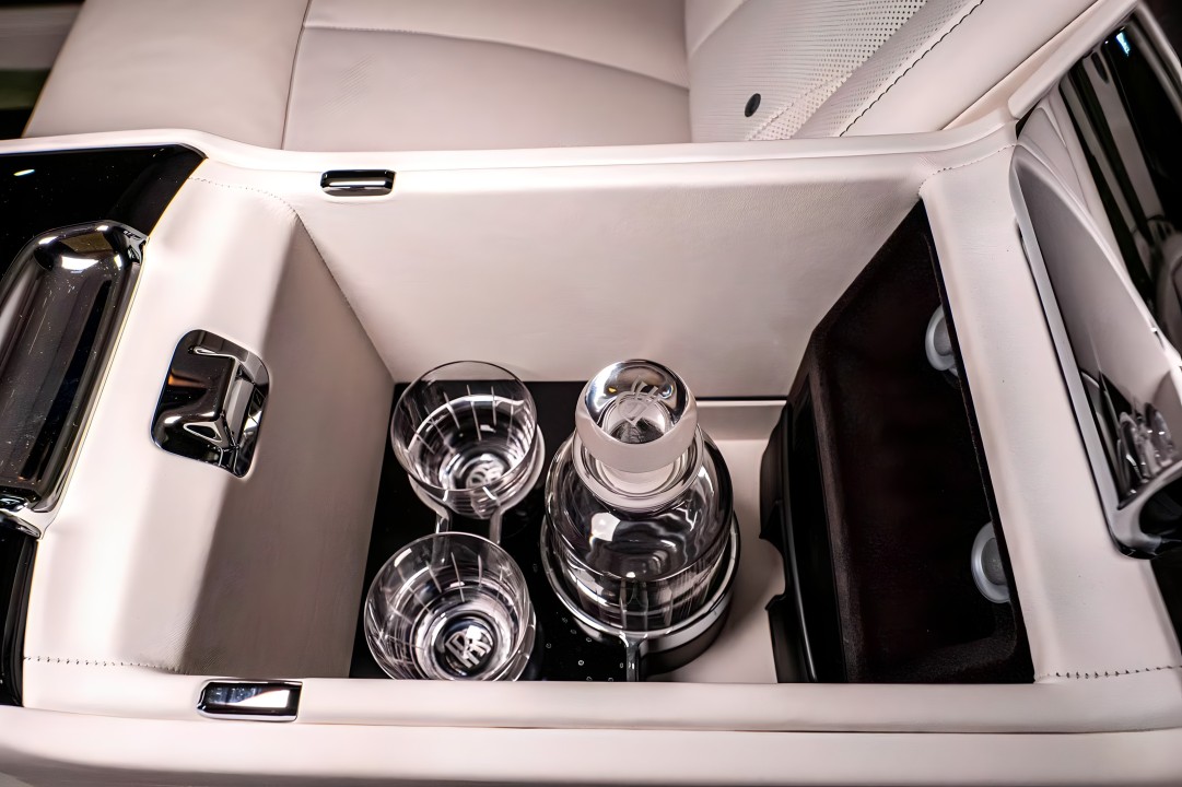 Rolls-Royce Phantom EWB - foto 23