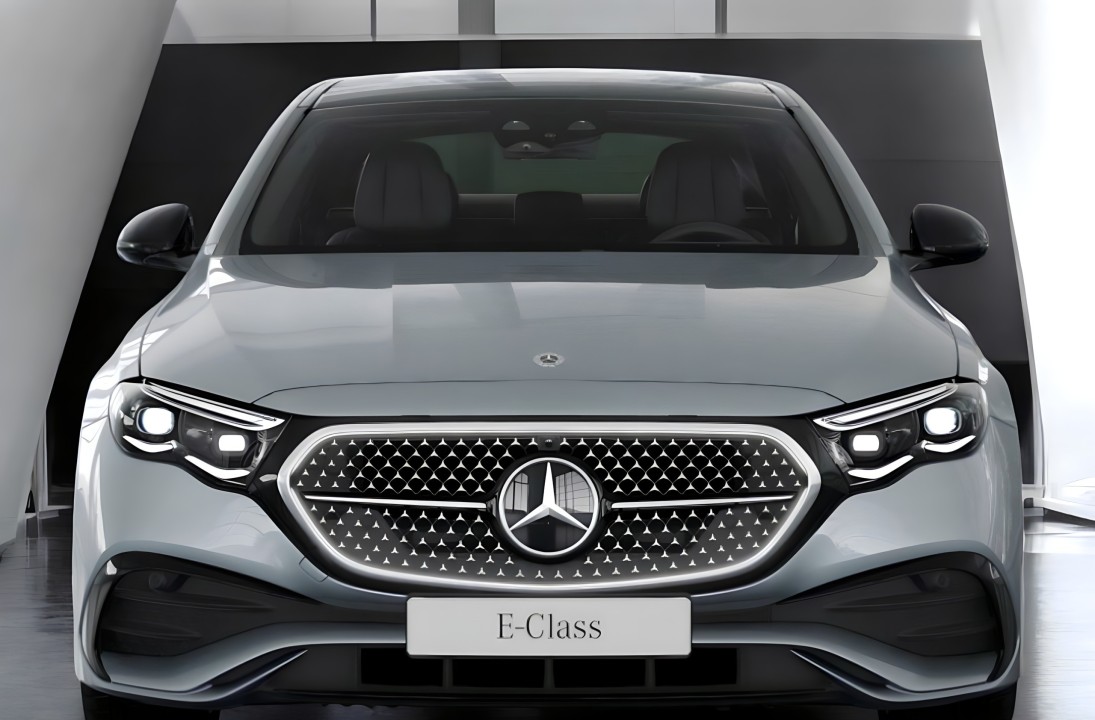 Mercedes-Benz E 400e 4MATIC AMG - foto 13