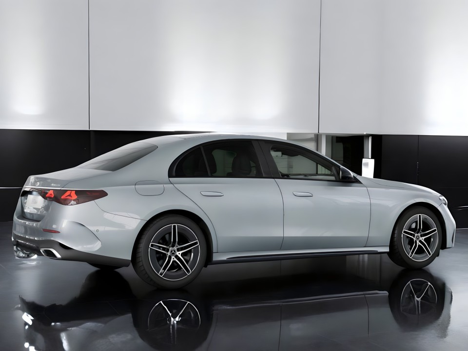 Mercedes-Benz E 400e 4MATIC AMG (4)