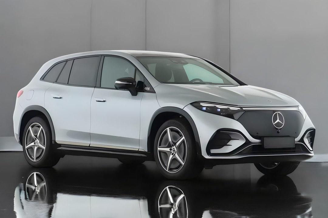 Mercedes-Benz EQS SUV 450+ AMG Line (1)