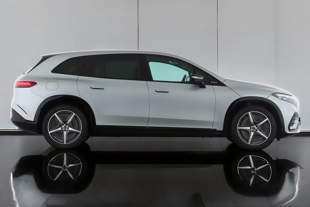 Mercedes-Benz EQS SUV 450+ AMG Line (2)