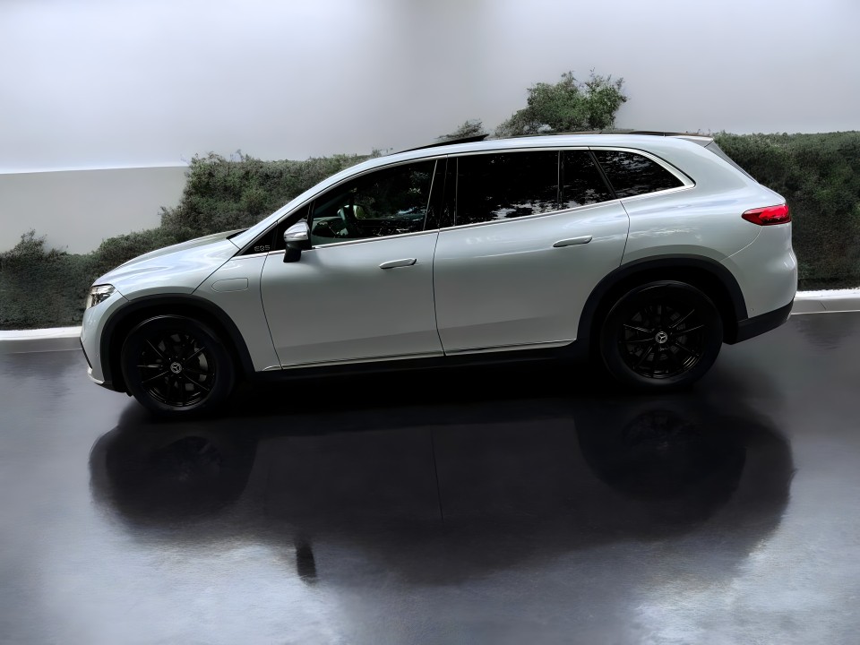 Mercedes-Benz EQS SUV 450+ Electric Art (5)