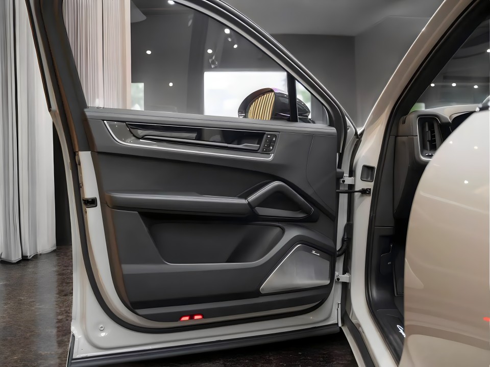 Porsche Cayenne Coupe Turbo E-Hybrid - foto 11