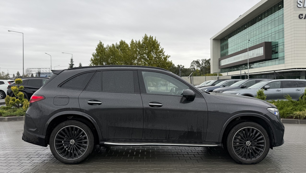 Mercedes-Benz GLC 300d 4MATIC AMG Line (2)