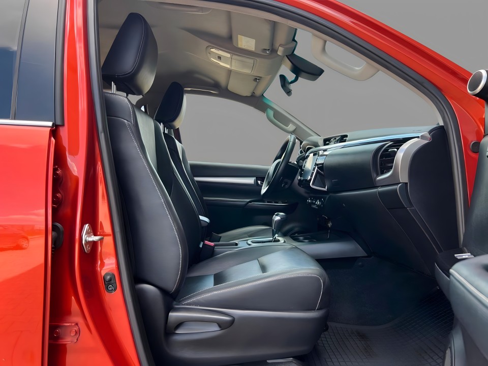Toyota Hilux 2.8D - foto 12