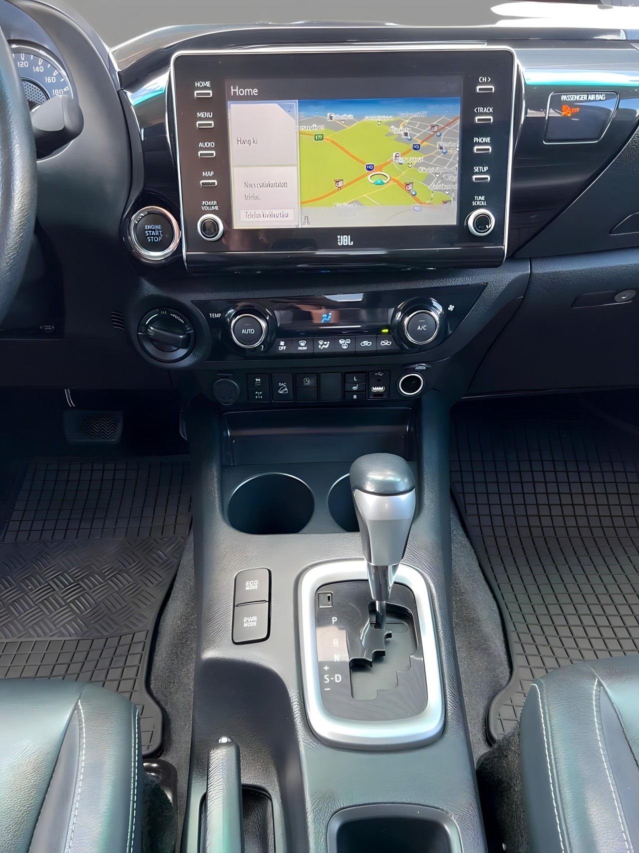 Toyota Hilux 2.8D - foto 17