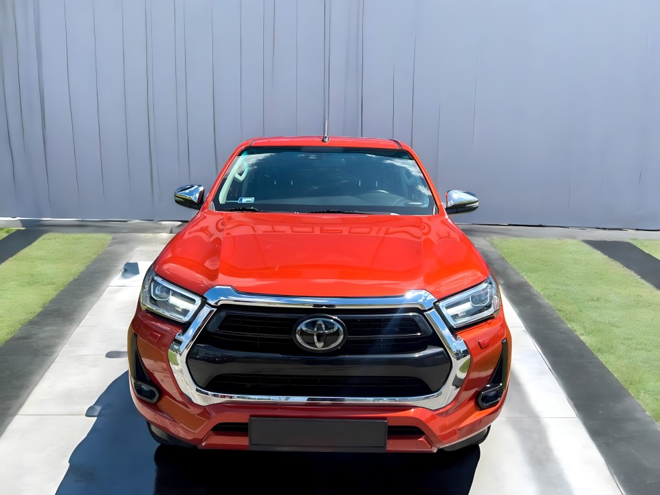 Toyota Hilux 2.8D - foto 8