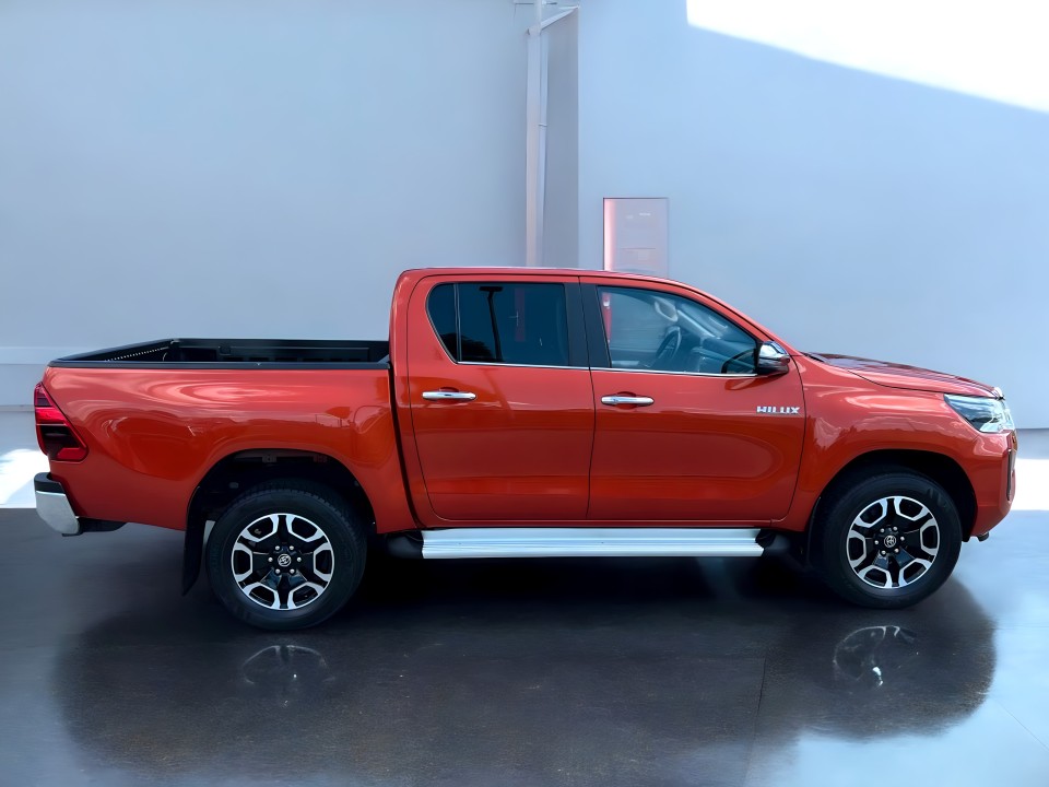 Toyota Hilux 2.8D (2)