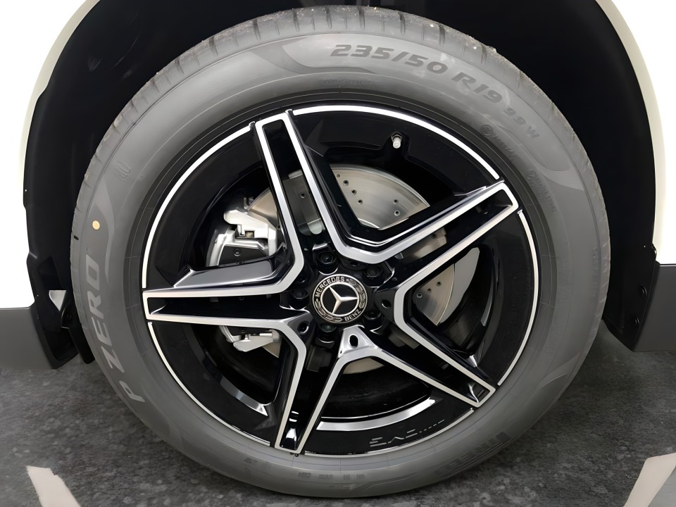 Mercedes-Benz GLA 250e AMG - foto 14