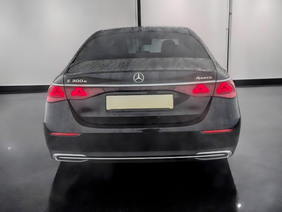 Mercedes-Benz E 300e 4MATIC Exclusive (3)