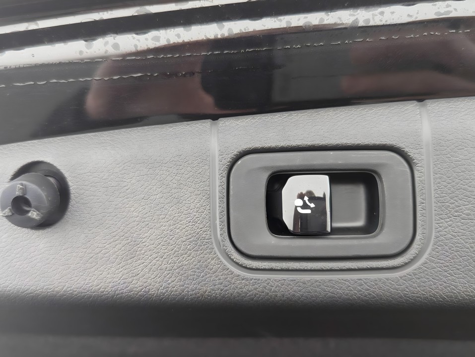 Mercedes-Benz E 300e 4MATIC Exclusive - foto 24