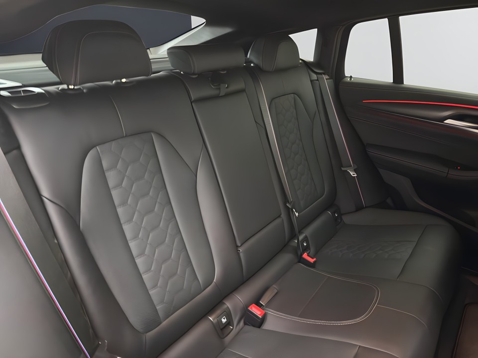 BMW X4 M Competition - foto 13