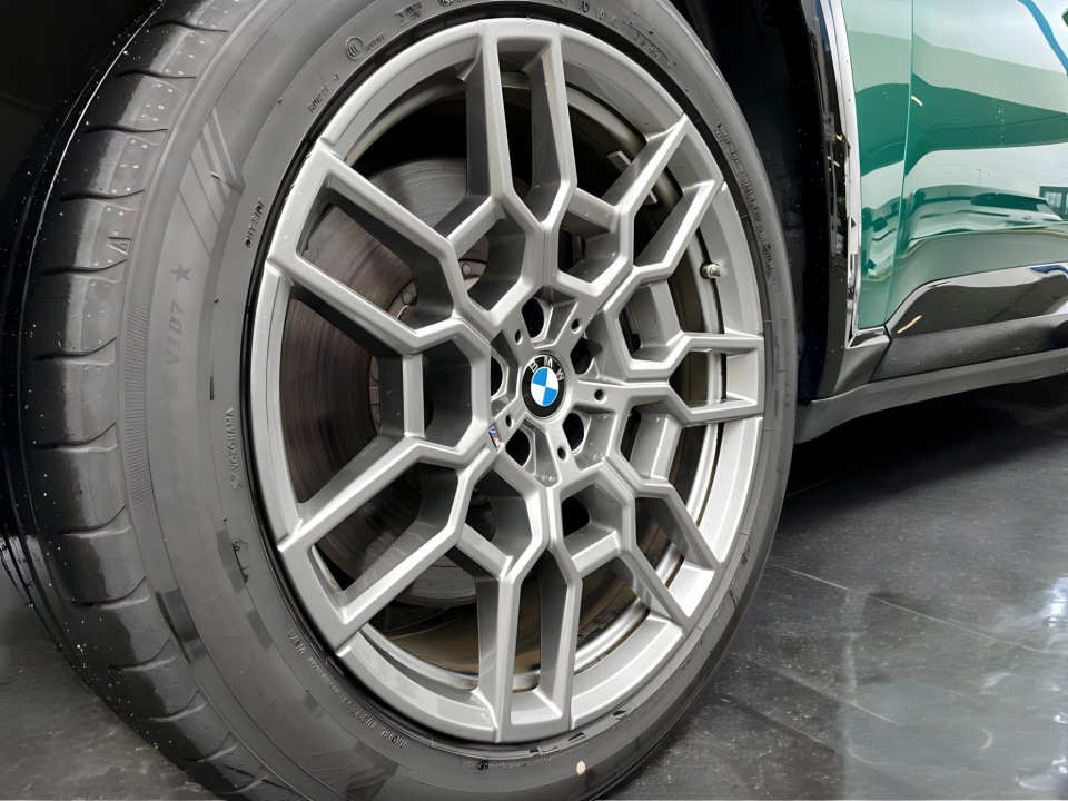 BMW XM 50e - foto 19