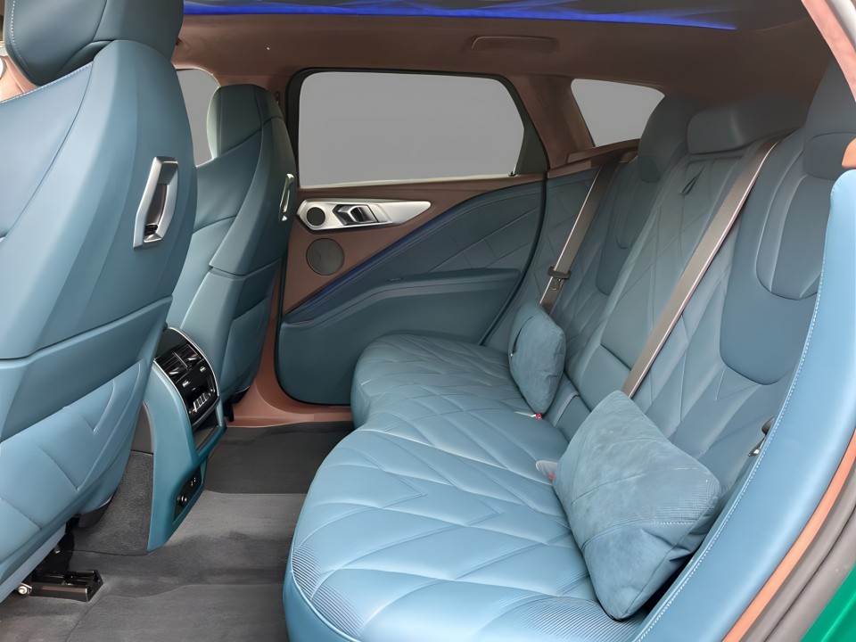 BMW XM 50e - foto 14