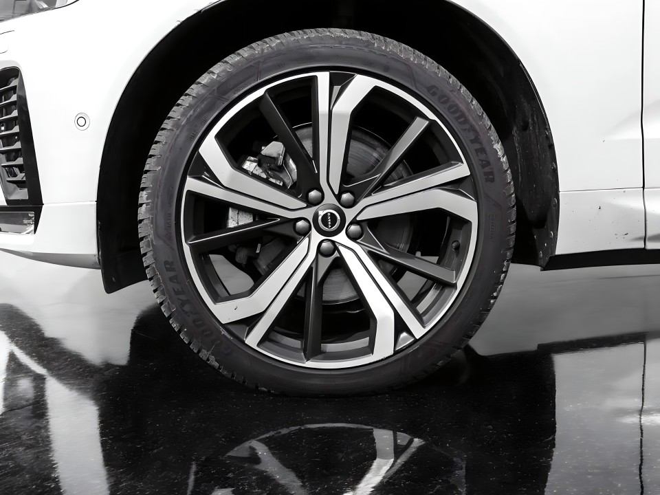 Volvo XC 60 B5 AWD Ultimate Dark - foto 14