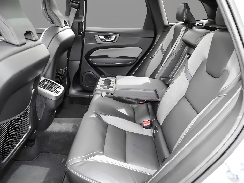 Volvo XC 60 B5 AWD Ultimate Dark - foto 7