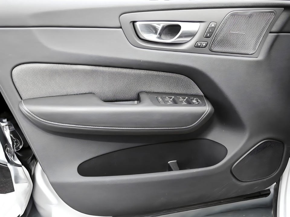 Volvo XC 60 B5 AWD Ultimate Dark - foto 12