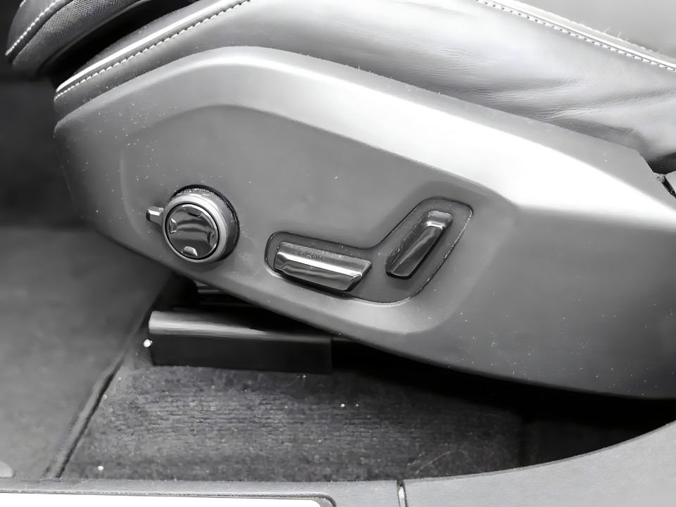 Volvo XC 60 B5 AWD Ultimate Dark - foto 13