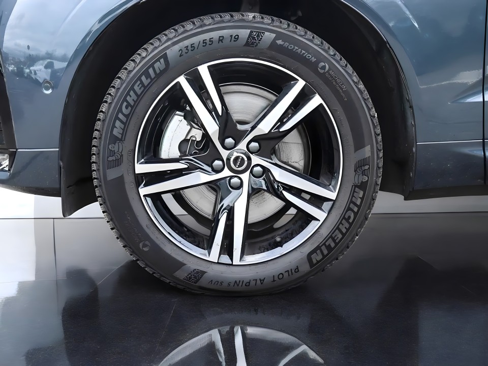 Volvo XC 60 B5 AWD Ultra Dark - foto 14