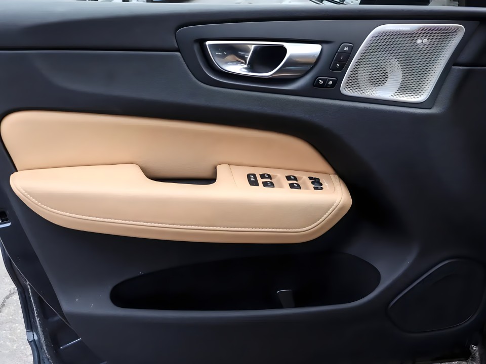 Volvo XC 60 B5 AWD Ultra Dark - foto 12