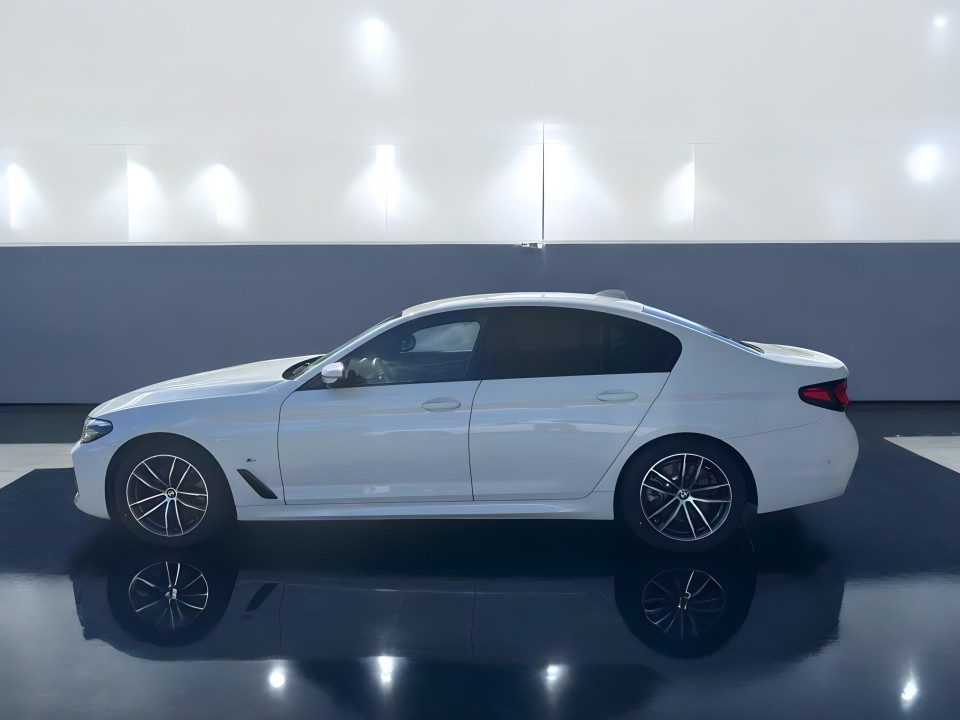 BMW Seria 5 520i M-Sport (5)