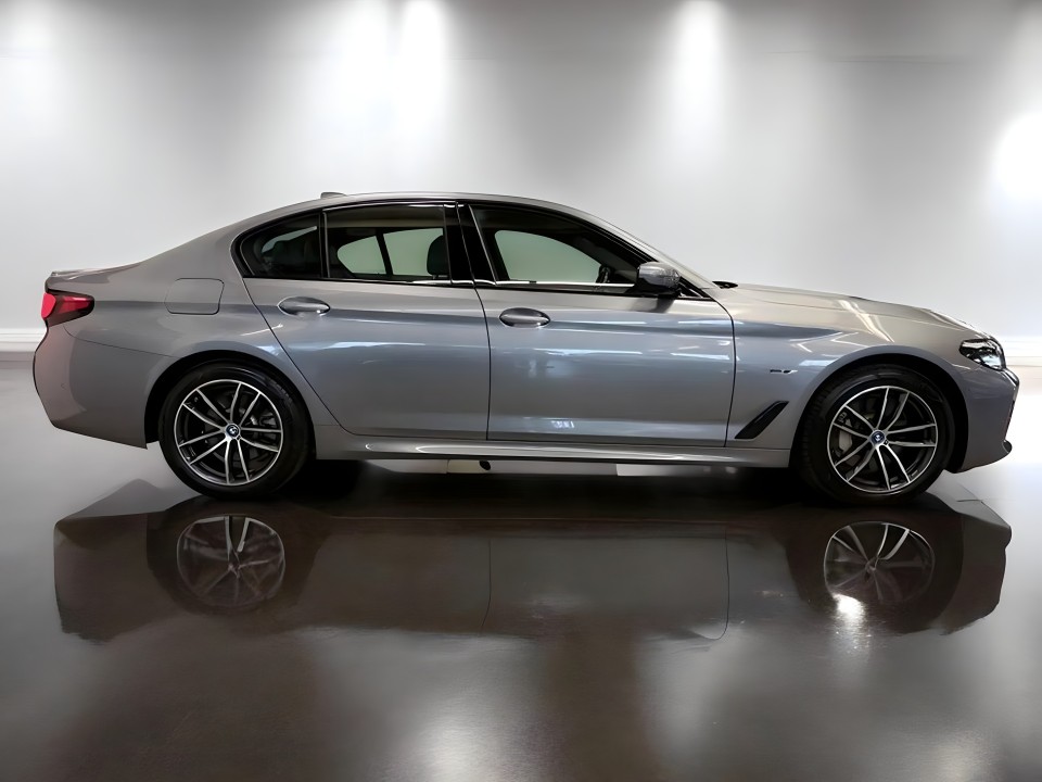 BMW Seria 5 530e xDrive M-Sport (2)