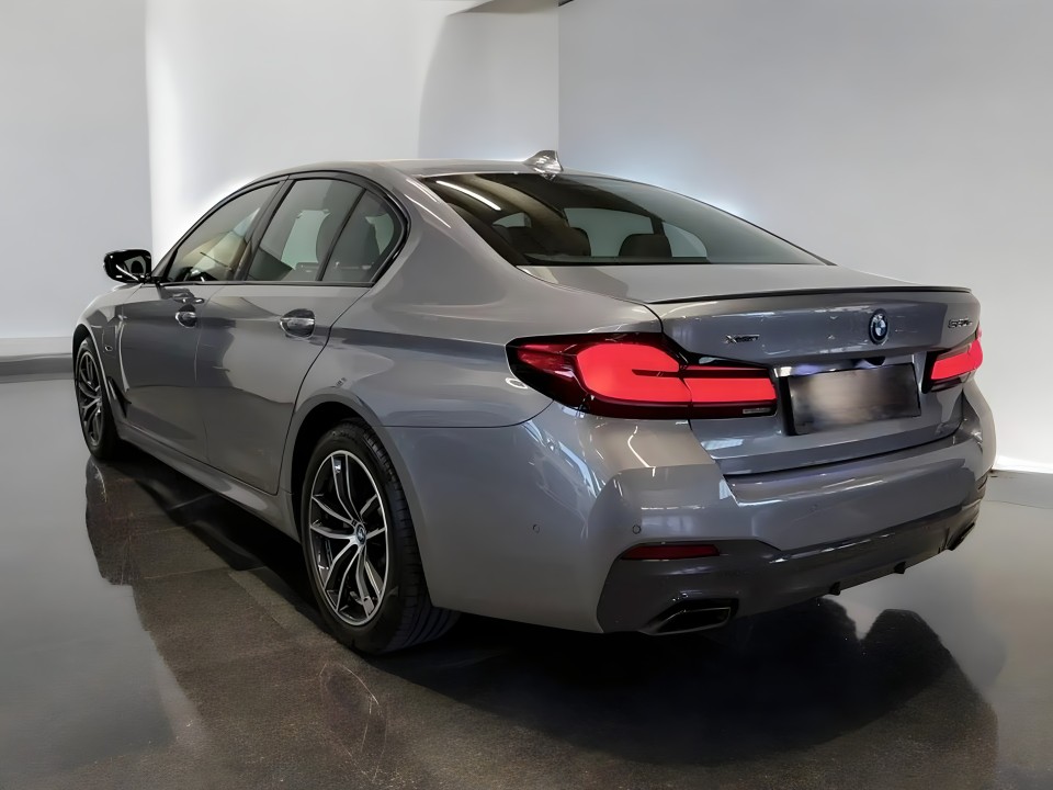 BMW Seria 5 530e xDrive M-Sport - foto 6