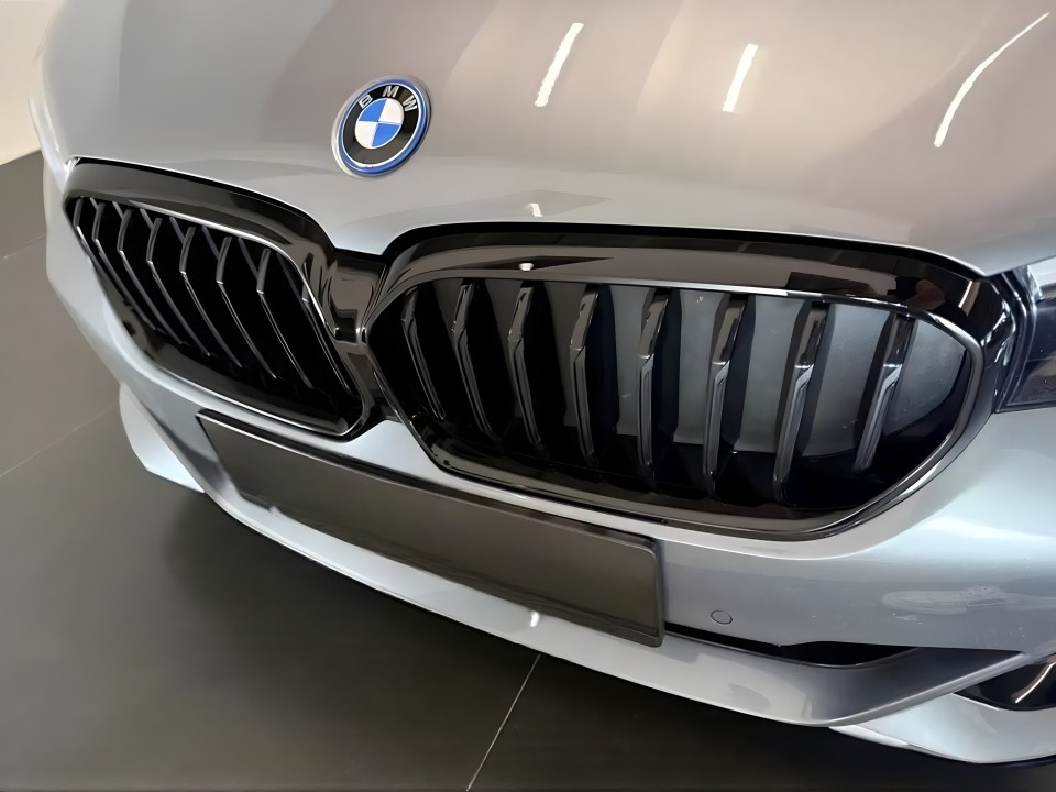 BMW Seria 5 530e xDrive M-Sport - foto 11