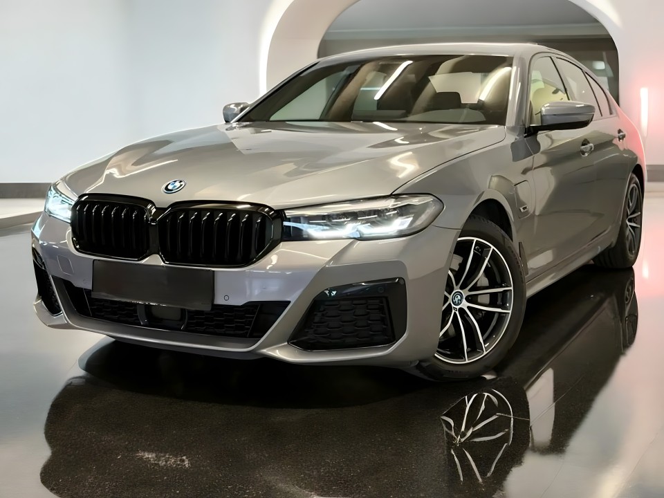 BMW Seria 5 530e xDrive M-Sport - foto 8