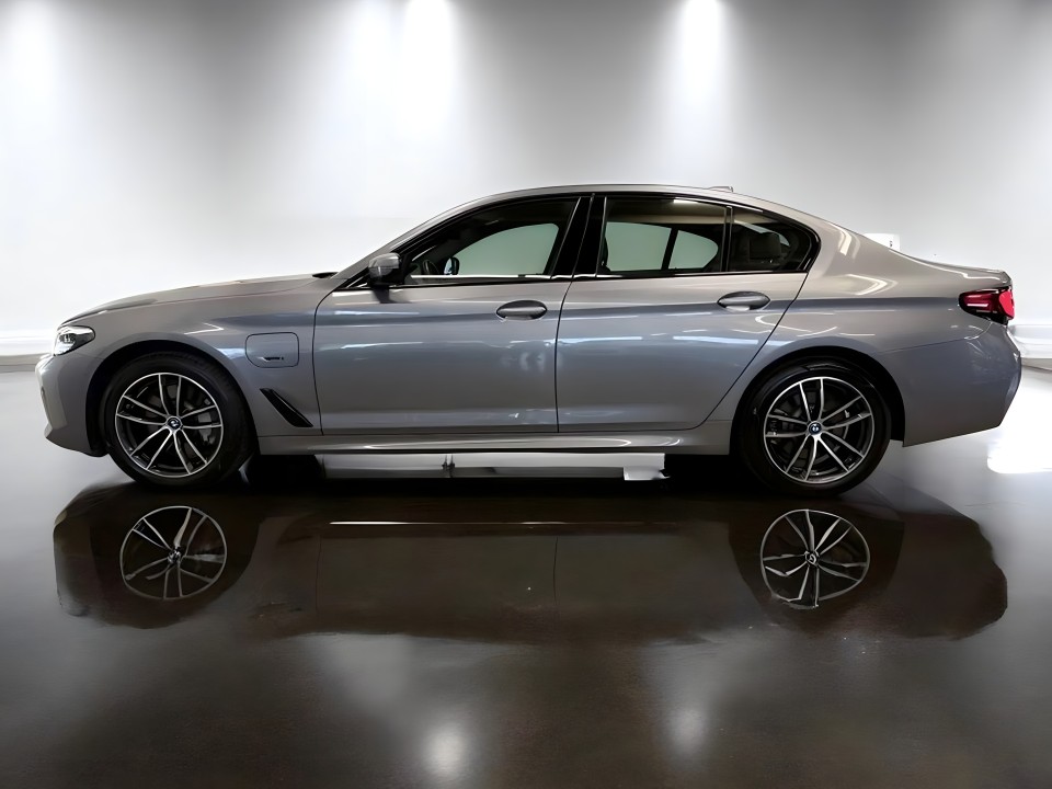 BMW Seria 5 530e xDrive M-Sport - foto 7