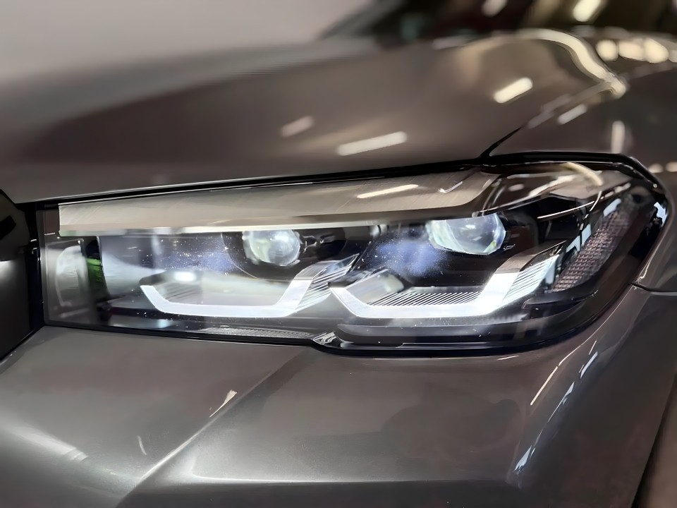 BMW Seria 5 530e xDrive M-Sport - foto 10
